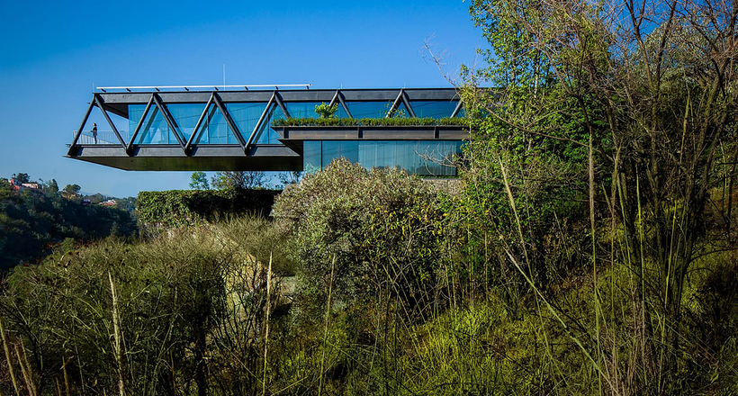 Khám phá thiết kế đầy mạo hiểm của căn hộ cheo leo bên sườn dốc ở Mexico