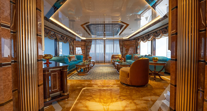 Nội thất chuẩn cổ điển trên siêu du thuyền Jewels với hàng loạt chi tiết dát vàng rực rỡ