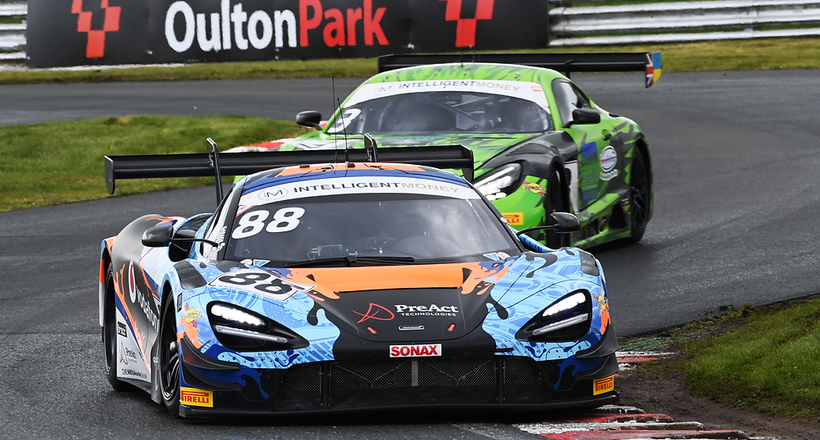 McLaren Artura GT4 bứt phá trong ngày ra quân tại Giải Vô địch GT Anh Quốc
