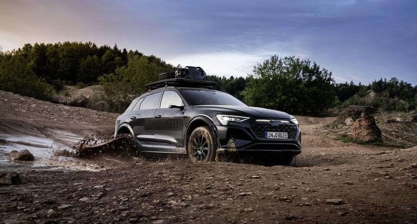 Audi SQ8 e-tron 2024 "vượt cát tung bụi" vinh danh cuộc đua Dakar khốc liệt