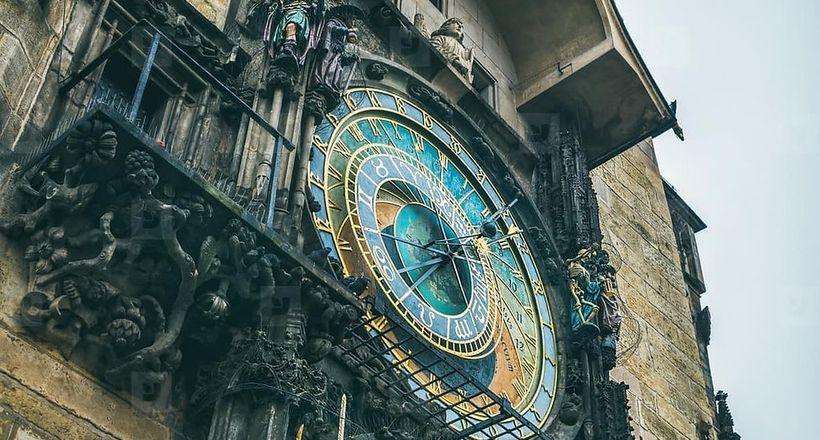 Đồng hồ thiên văn Prague Orloj thời Trung Cổ hơn 600 năm tuổi