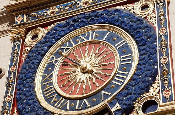 Tuyệt tác sử thi The Gros Horloge & những họa tiết ngụ ngôn tráng lệ