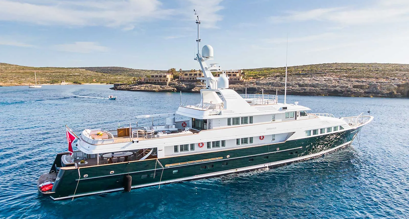 Siêu du thuyền 50 mét Feadship Emerald tái xuất với tông màu trang nhã, tinh tế