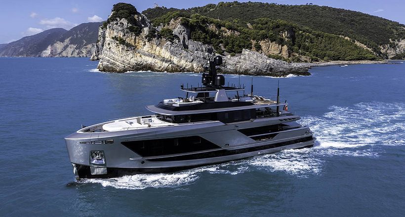 Enterprise mang đến những trải nghiệm sang trọng trên một thân thuyền nhỏ gọn