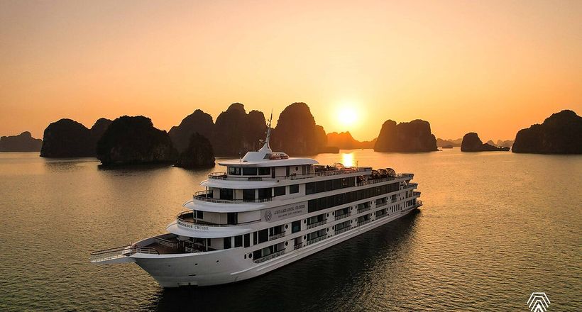 Du thuyền cao cấp Ambassador Cruise II chuẩn bị chào đón vị khách thứ 200.000