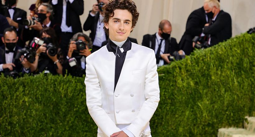 4 dấu cộng tạo nên dấu ấn phong cách của “hoàng tử thảm đỏ” Timothée Chalamet