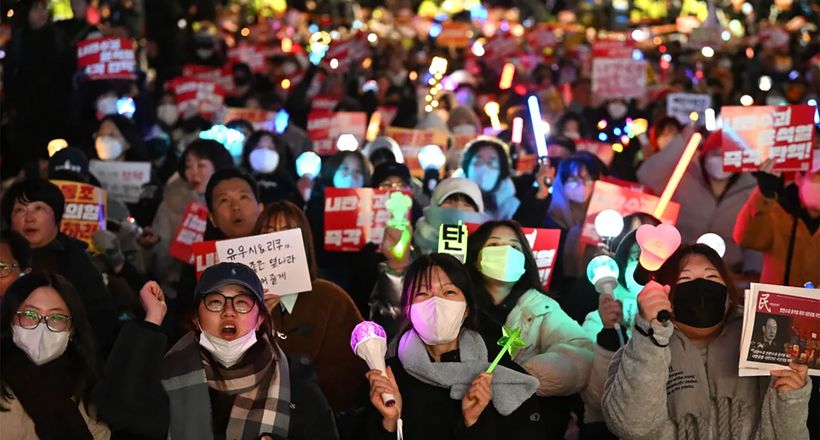 K-pop biến biểu tình ở Hàn Quốc thành đại nhạc hội