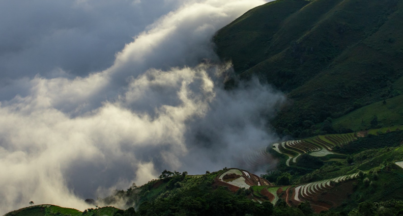 Tà Xùa-Núi rừng hùng vĩ trong làn mây khói