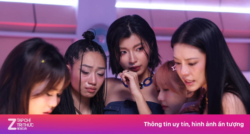 Các chị đẹp bị 'nhấn chìm'