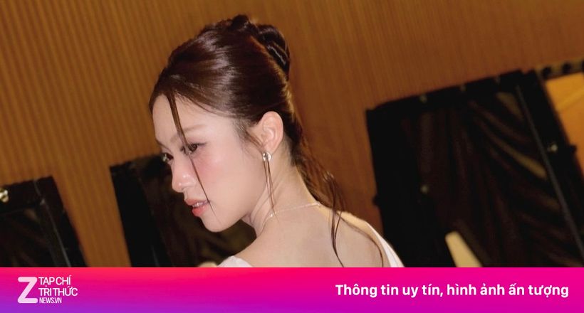 Khánh Vy khoe tấm lưng ong