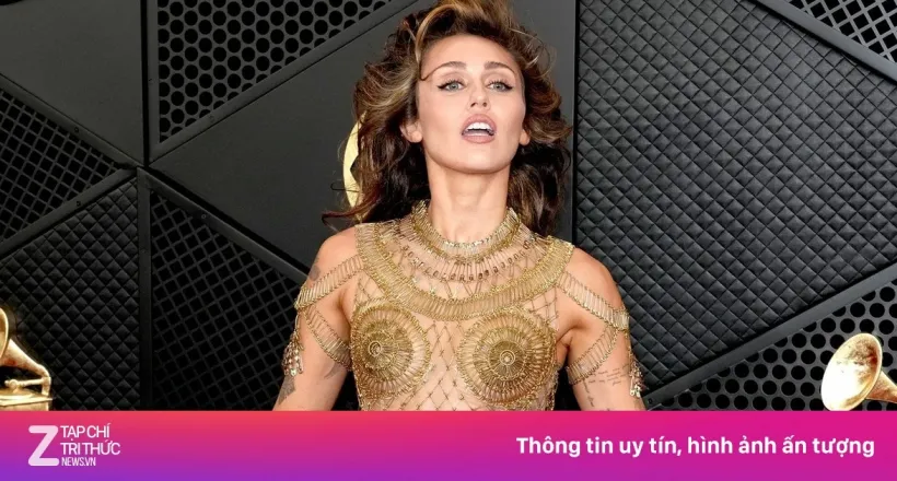 Loạt váy áo gây xôn xao thảm đỏ