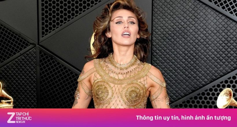 Loạt váy áo gây xôn xao thảm đỏ
