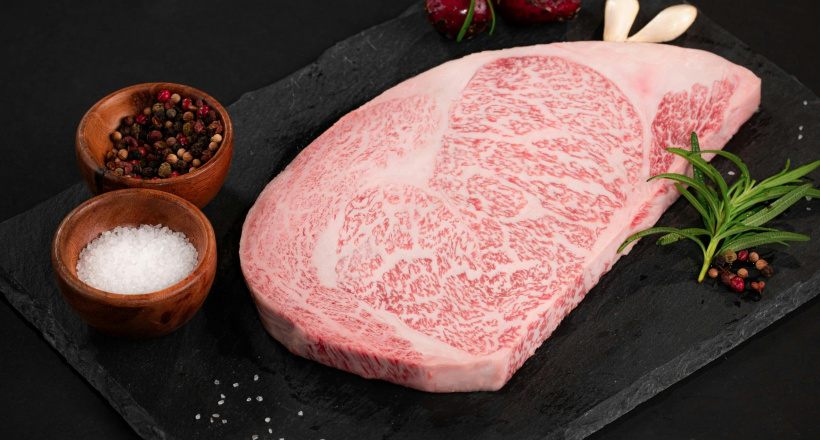 Bò Wagyu A5 Dát Vàng – Khám phá miếng bò “đắt nhất thế giới”