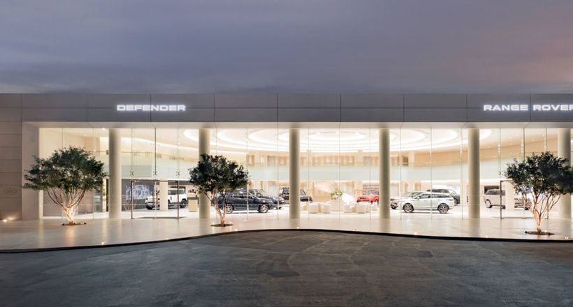 JLR Việt Nam thực hiện hoá chiến lược "Modern Luxury" tại Hà Nội: Ra mắt trung tâm trưng bày theo tiêu chuẩn mới cao nhất