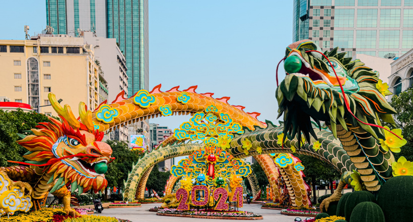 Ngắm ảnh iPhone 15 Pro chụp linh vật rồng đường hoa Nguyễn Huệ: Đẹp rực rỡ, hoành tráng!