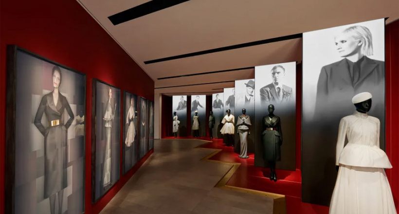 Nữ nghệ sĩ tỏa sáng tại triển lãm mới của Dior