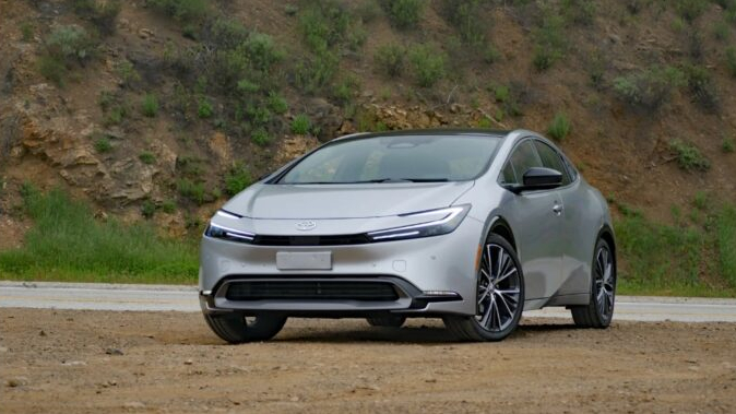 Xe ô tô điện Toyota Prius 2024: Ngoại hình đẹp với phong cách thể thao sang trọng