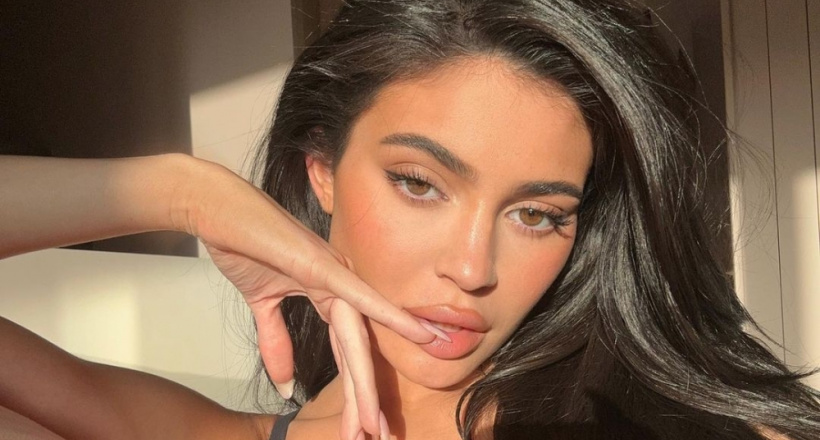 Học hỏi phong cách thời trang của Kylie Jenner để nâng cấp tủ đồ ngay nào!