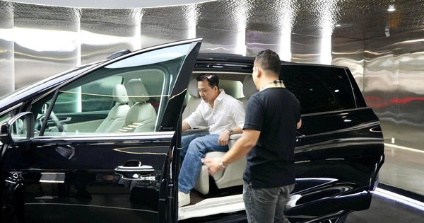 Làm phim bội thu, Trấn Thành tậu thêm Volkswagen Viloran mới nhập từ Trung Quốc