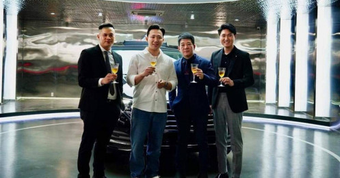 Vợ chồng Trấn Thành và Hari Won chi chục tỷ đồng sắm xe