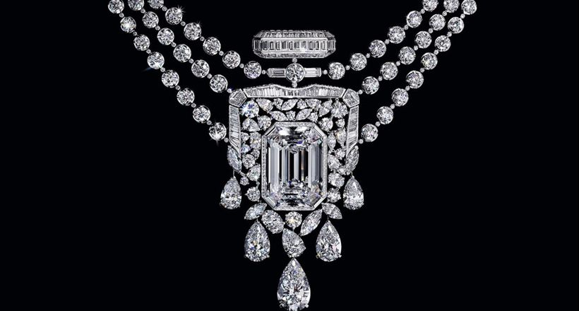 Chanel biến chai nước hoa huyền thoại thành vòng cổ kim cương