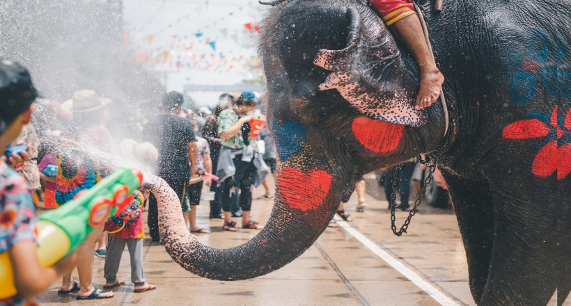 Trải nghiệm niềm vui giật gân: Lễ hội té nước Songkran 2024 ở Thái Lan