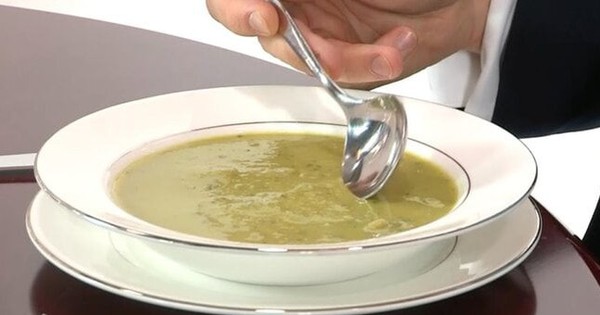 Cách ăn súp lịch sự khi dự tiệc