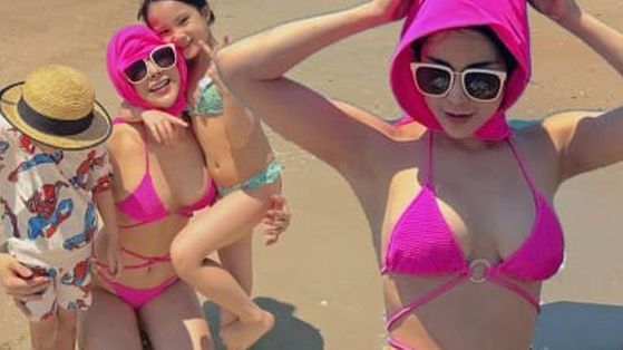 "Mẹ hai con" Diệp Lâm Anh khoe dáng nuột nà với bikini