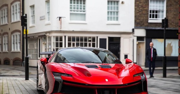 Chiêm ngưỡng siêu xe Ferrari SF90 XX Stradale đầu tiên được bàn giao