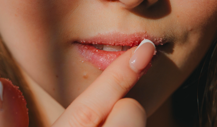 Làm thế nào để môi luôn hồng?