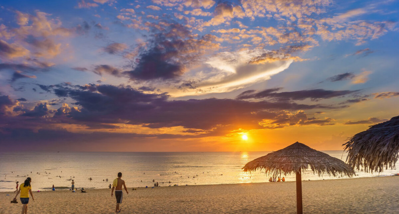 Khám phá Biển Nhật Lệ: Vẻ đẹp hoang sơ hút hồn du khách khi đến với Quảng Bình