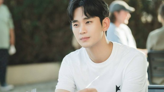 Kim Soo Hyun mặc áo trăm triệu đồng trong phim 'Nữ hoàng nước mắt'