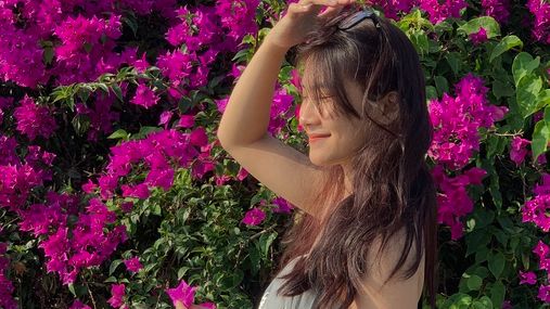 Giới trẻ Đà Nẵng “phát sốt” với mùa hoa giấy nở dọc bờ sông Hàn