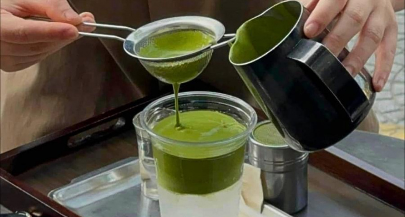 Trend nước dừa kem matcha gây sốt từ Thái sang đến Việt Nam, liệu hương vị có "đáng sợ" như lời đồn?