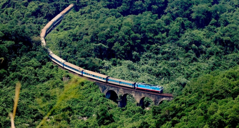 Ngắm tuyến đường sắt được mệnh danh đẹp nhất Việt Nam