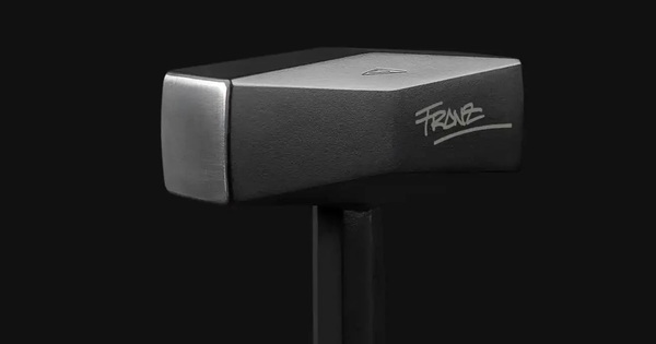 Tesla ra mắt... búa tạ CyberHammer: Thiết kế cực chất lấy cảm hứng từ Cybertruck, giới hạn chỉ có 800 chiếc