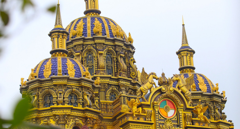 Nườm nượp check-in tòa lâu đài “dát vàng” của đại gia kinh doanh phế liệu