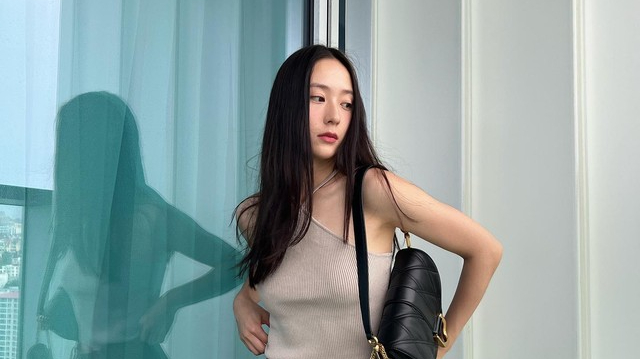 Muốn chinh phục xuất sắc phong cách tối giản, các nàng hãy học ngay Krystal