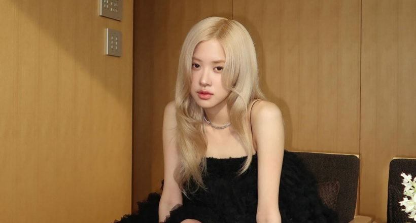 Rosé (BLACKPINK) lạ lẫm với uốn tóc xoăn khi dự triển lãm Tiffany & Co.
