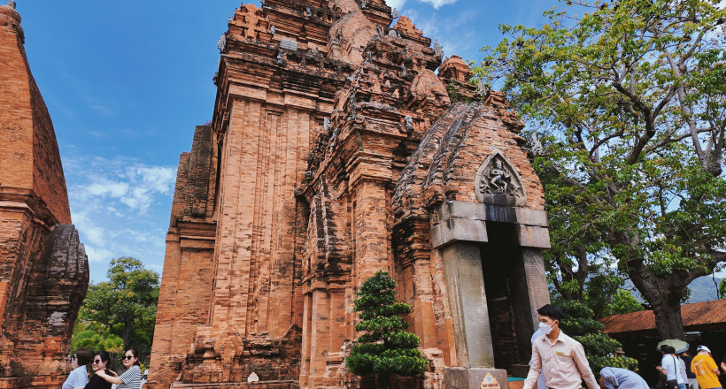 Nét Chăm rực rỡ giữa lòng phố thị Nha Trang