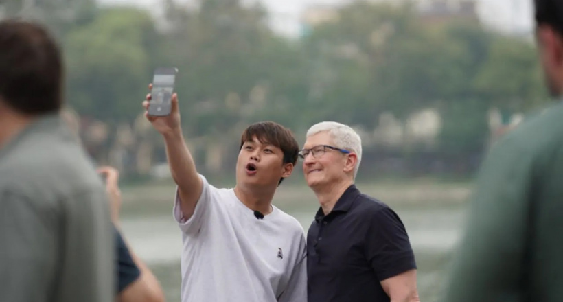 Tim Cook "khuấy đảo" Hà Nội: Thưởng thức cà phê, dạo Hồ Gươm và gặp gỡ những nhà sáng tạo trẻ