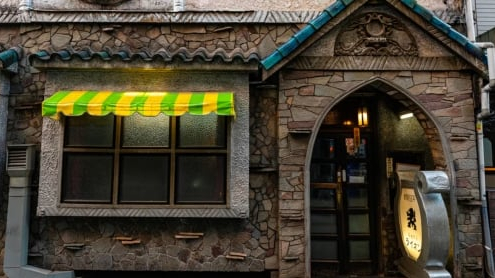 Gần một thế kỷ, quán cà phê ở Tokyo không phục vụ khi khách dùng điện thoại