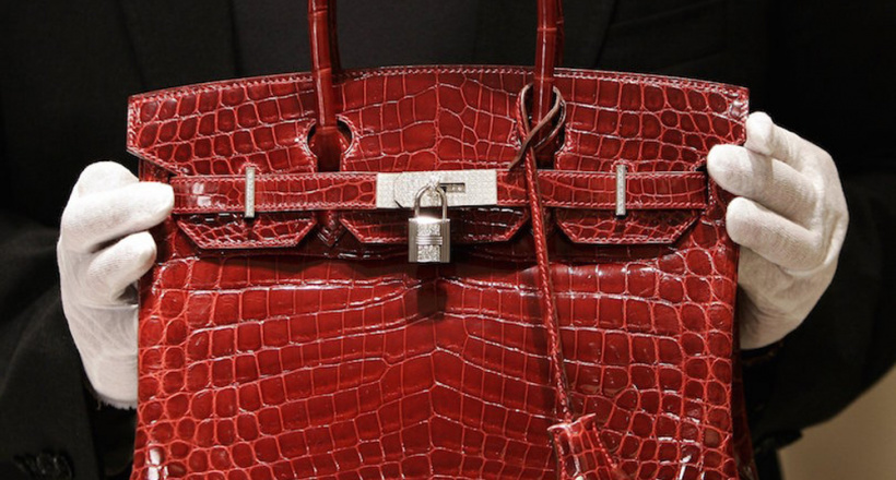 Các thương hiệu thời trang xa xỉ tăng giá nhưng vẫn cháy hàng. Lý do vì đâu?