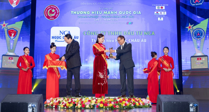 Hoa hậu Hoàng Thanh Nga vinh dự nhận giải thưởng Top 10 Thương hiệu mạnh quốc gia năm 2024