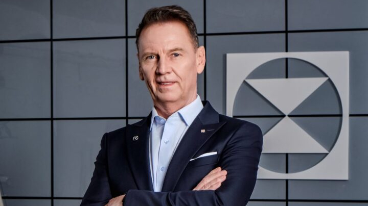 Vị thế Mercedes-Benz Vietnam Star trên thị trường xe sang tại Việt Nam