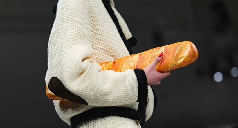 Từ ổ bánh mì đến túi xách hơn 1.000 USD