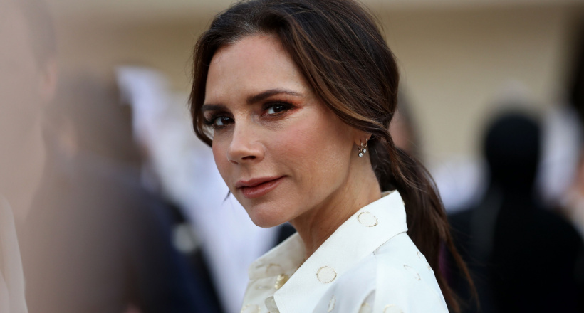 Bí quyết dưỡng nhan, tút dáng ở tuổi 50 của "nữ hoàng WAG" Victoria Beckham