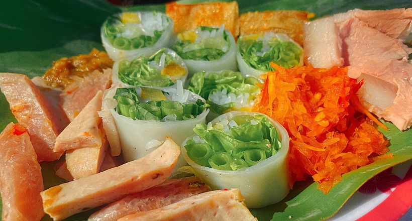 Đến Huế thưởng thức món bánh ướt cuốn tôm chua ngon nức tiếng