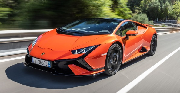 Xây lâu đài dát vàng hơn 100 tỷ đồng, "đại gia đồng nát" Nghệ An lại gây choáng khi mua siêu xe Lamborghini