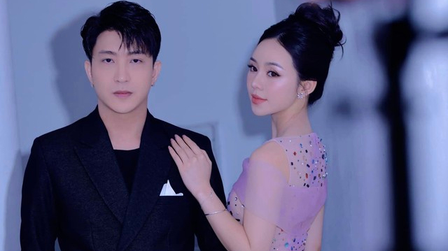 Cặp sao Vbiz du lịch chung và giờ đăng ảnh đôi tình tứ tag thẳng nửa kia: Ngày công khai sắp tới rồi?